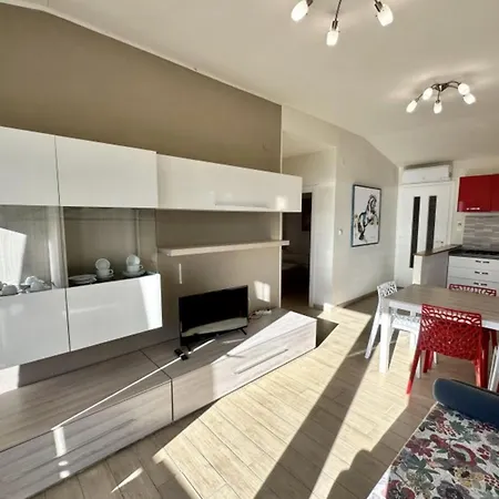 Seafront Flat With Stunning Views ביביונה