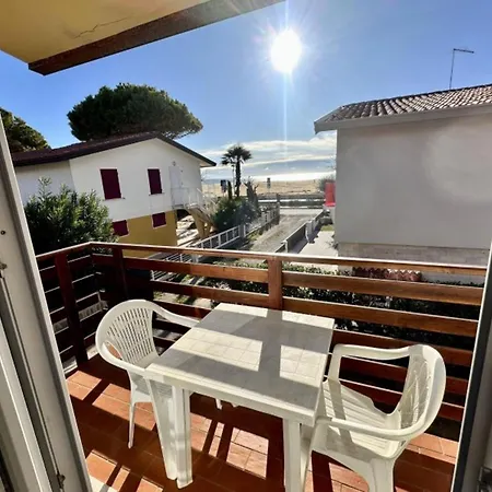 דירה Seafront Flat With Stunning Views