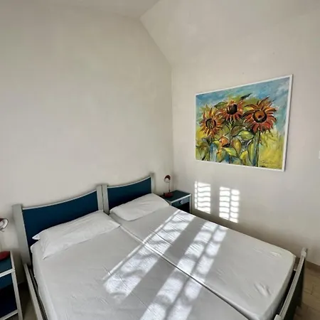 דירה Seafront Flat With Stunning Views ביביונה