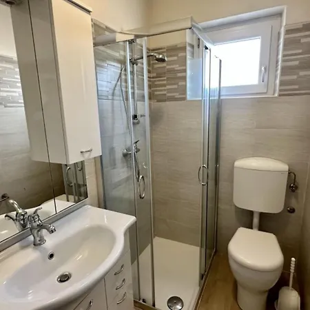 דירה Seafront Flat With Stunning Views ביביונה
