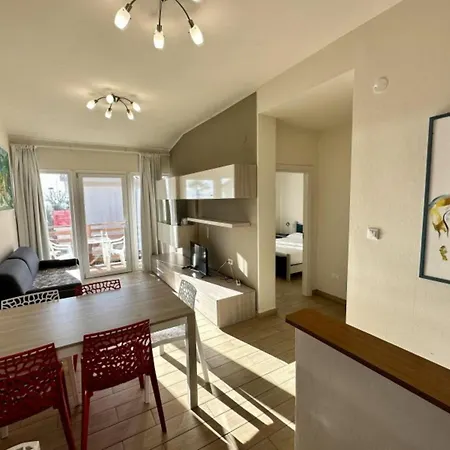 Seafront Flat With Stunning Views דירה