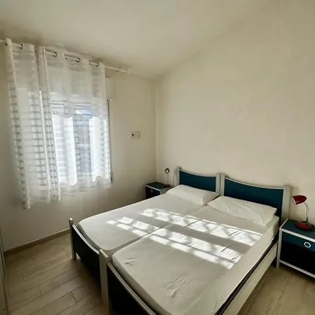 Seafront Flat With Stunning Views דירה